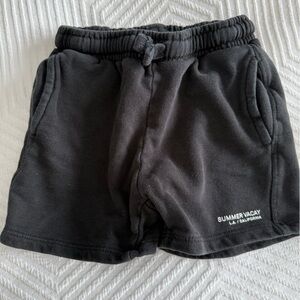 Zara shorts with drawstring and pockets.